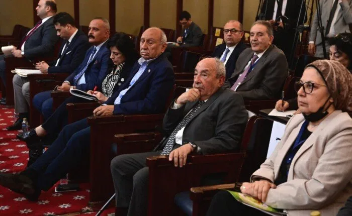 ممثل النقابة: لا يجوز اعتبار الصيدليات المؤجرة مجرد علب دواء. ممثل النقابة: لا يجوز اعتبار الصيدليات المؤجرة مجرد علب دواء.