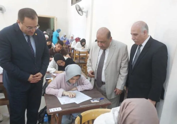 نائب رئيس جامعة القاهرة: توفير كافة الوسائل لمساعدة الطلاب، وخاصة ذوي الهمم، في إجراء امتحاناتهم بسهولة ويسر. نائب رئيس جامعة القاهرة: توفير كافة الوسائل لمساعدة الطلاب، وخاصة ذوي الهمم، في إجراء امتحاناتهم بسهولة ويسر.
