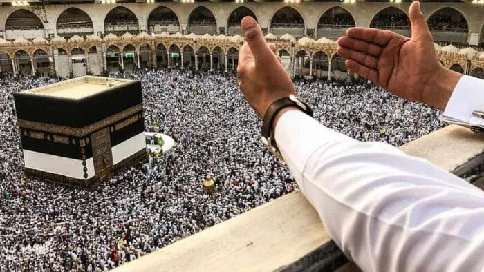 من الخروج من المنزل حتى صعود الطائرة: أدعية السفر لأداء مناسك الحج 2025