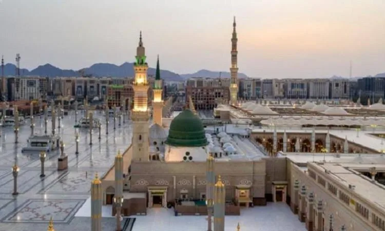 من القاهرة إلى المدينة لأداء العمرة: من أين يبدأ الإحرام؟