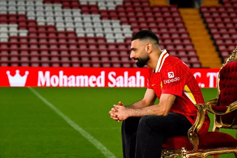 من بينهم صلاح.. رافينيا يختار اللاعبين المرشحين لحصد الكرة الذهبية 2025