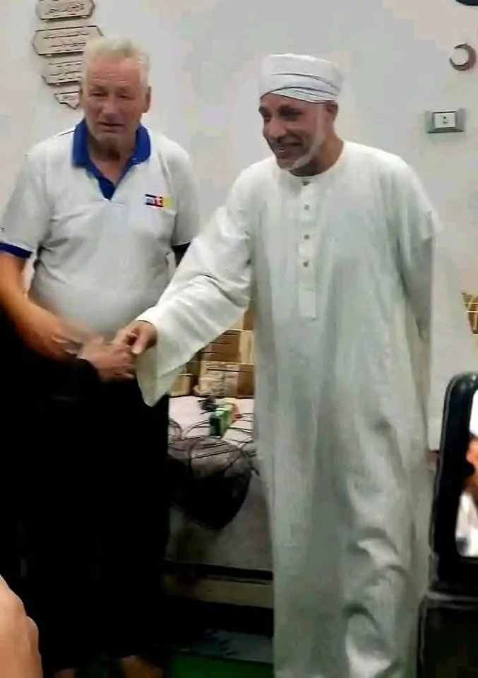 من جونتر إلى محمود.. سائح ألماني يعتنق الإسلام وسط تكبيرات بساحة الشيخ الرملي في الأقصر