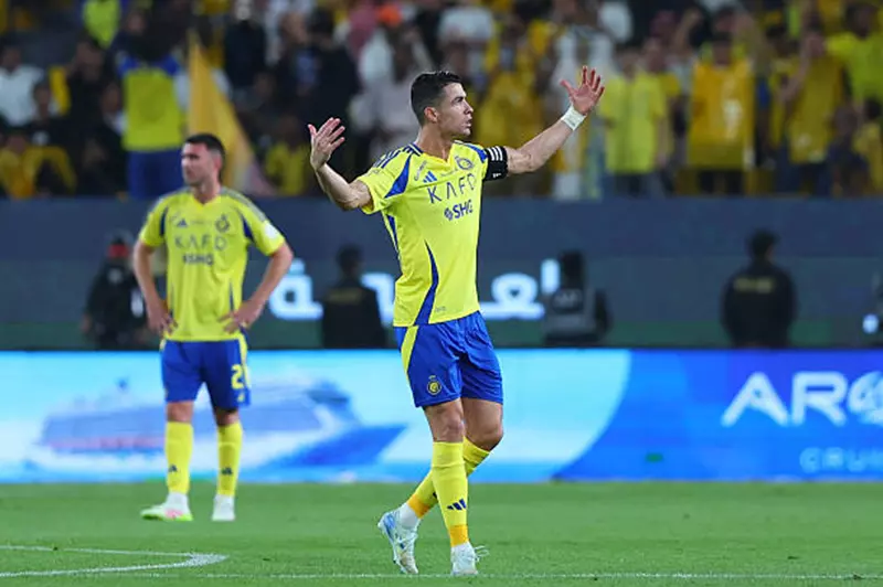 هل سيتجه رونالدو إلى الهلال من خلال “عقد مؤقت”؟ هل سيتجه رونالدو إلى الهلال من خلال “عقد مؤقت”؟