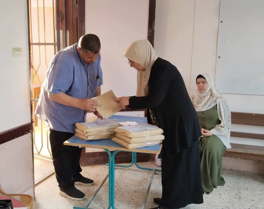 من غرفة العمليات.. استلام أوراق امتحانات نهاية العام في مدارس دمياط من غرفة العمليات.. استلام أوراق امتحانات نهاية العام في مدارس دمياط