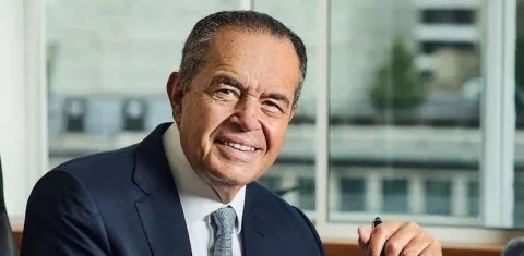 من مطعم البيتزا إلى قمة المليارات: قصة نجاح المصري محمد منصور في قائمة فوربس من مطعم البيتزا إلى قمة المليارات: قصة نجاح المصري محمد منصور في قائمة فوربس