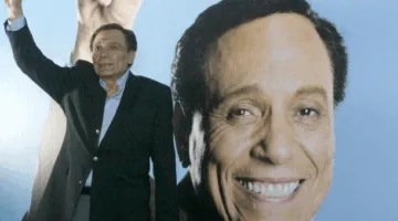 منال سلامة: عادل إمام يُعتبر مدرسة فنية، والتعاون معه يُعلّم الدروس في الانضباط والتواضع.