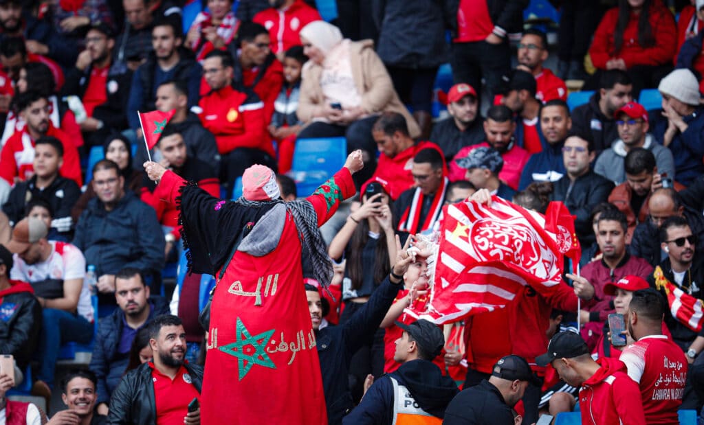 “منبع الأساطير”.. شاهد تيفو جماهير الوداد ضد الجيش الملكي