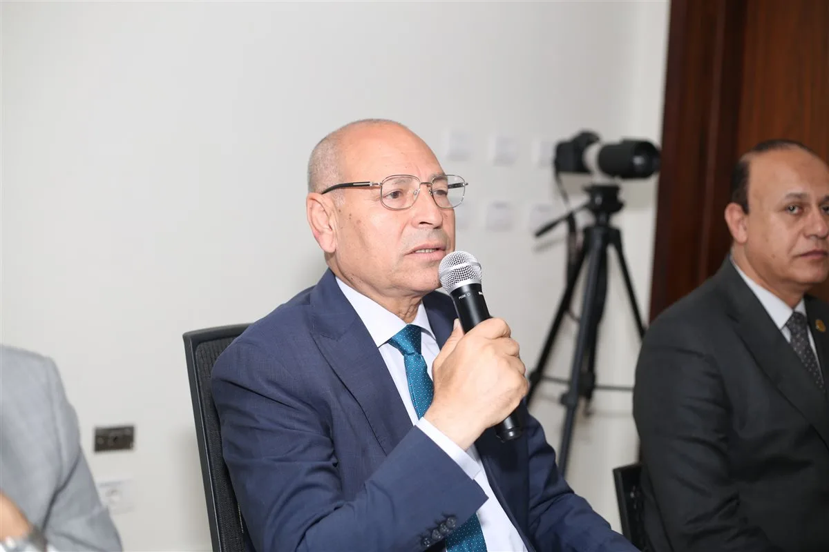 منح محمد كمال زمالة كلية الدفاع الوطني عن رسالة دور الإعلام في مواجهة الفكر المتطرف