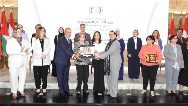 منظمة المرأة العربية: تداعيات سلبية محتملة لتكنولوجيا المعلومات على حياة النساء والفتيات
