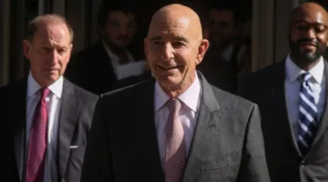 مستشار ترامب يثني على إجراءات الرئيس السوري تجاه المقاتلين الأجانب