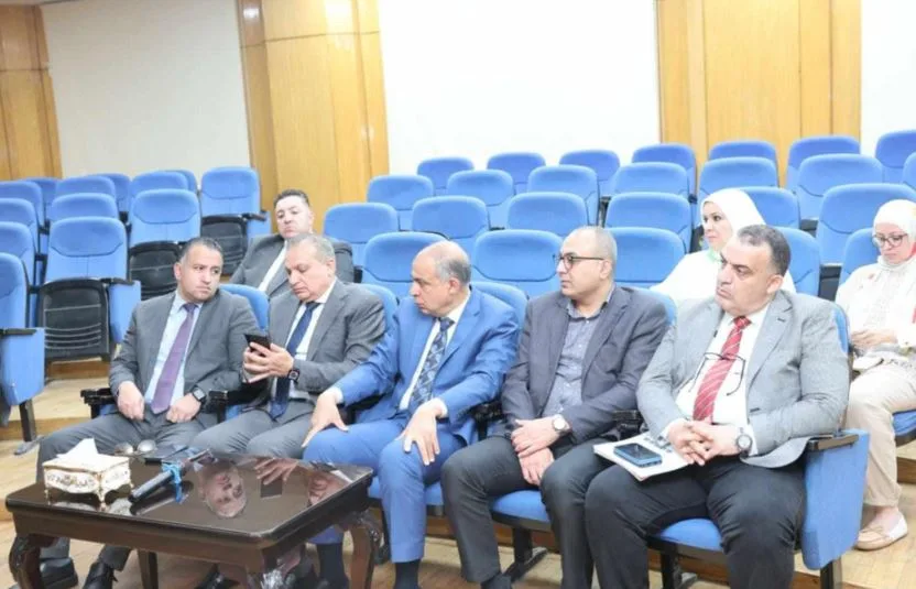 محافظ المنيا يناقش فرص الاستثمار في المحافظة مع رئيس صندوق التنمية الحضرية. محافظ المنيا يناقش فرص الاستثمار في المحافظة مع رئيس صندوق التنمية الحضرية.