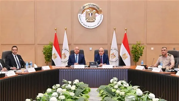 منها إنشاء ميناء طابا البحري.. وزير الري يوافق على 25 مشروعًا