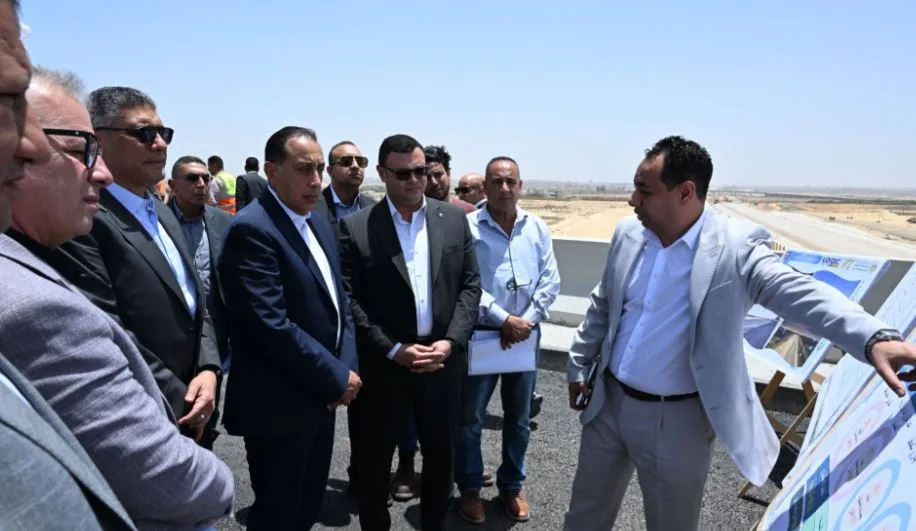 رئيس الوزراء يراقب تقدم المشروعات الحالية في منطقة الحزام الأخضر بمدينة 6 أكتوبر رئيس الوزراء يراقب تقدم المشروعات الحالية في منطقة الحزام الأخضر بمدينة 6 أكتوبر
