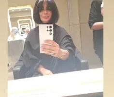 منى زكي تتألق بجمال جديد بعد قصة شعرها في أحدث إطلالة لها
