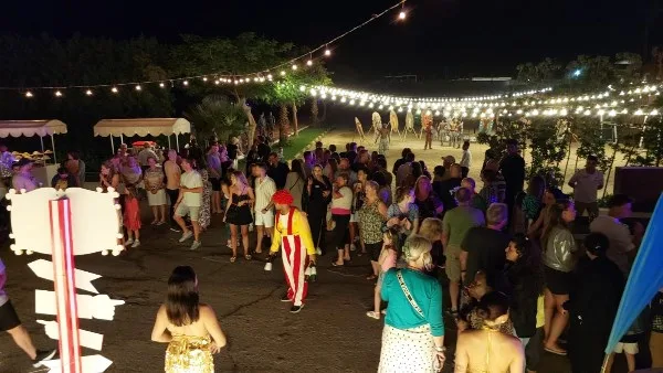 مهرجان الشارع يُبهر السياح في فنادق الغردقة ويعزز رسائل الأمان