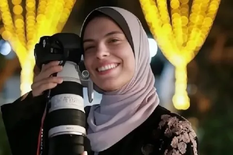 مهرجان كان يكرم المصورة الفلسطينية فاطمة حسونة بعد وفاتها في قصف إسرائيلي مهرجان كان يكرم المصورة الفلسطينية فاطمة حسونة بعد وفاتها في قصف إسرائيلي