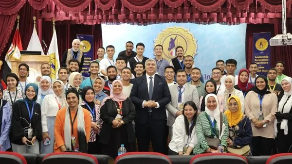مواصلة فعاليات الملتقى الحوارى لبناء الوعي لطلاب الجامعات