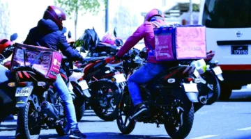 مواطنون: تصرفات سائقي التوصيل تسبب القلق أثناء القيادة