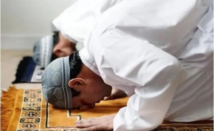 مواقيت الصلاة اليوم الجمعة 9 مايو 2025 في المدن والعواصم العربية