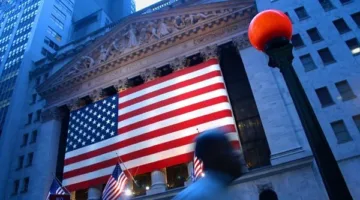 موديز تخفض التصنيف الائتماني للولايات المتحدة نتيجة زيادة الدين العام والمصروفات الحكومية