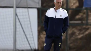 مورينيو يحصل على عرض كبير لتولي تدريب فريق نيوم