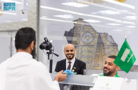 موظفو الجوازات يعبرون عن اعتزازهم بالمشاركة في مبادرة “طريق مكة” من مطار دكا موظفو الجوازات يعبرون عن اعتزازهم بالمشاركة في مبادرة “طريق مكة” من مطار دكا