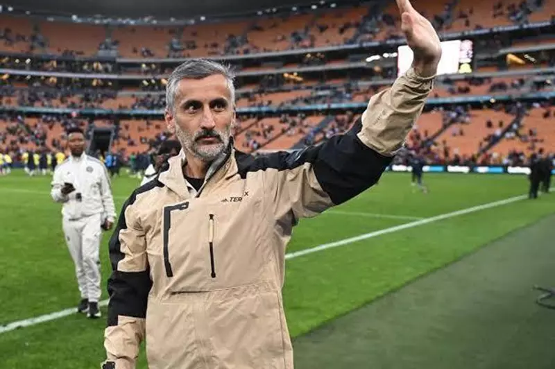 موكوينا يتحدى موسيماني.. 7 مرشحين لتولي تدريب أورلاندو بعد ريفيرو