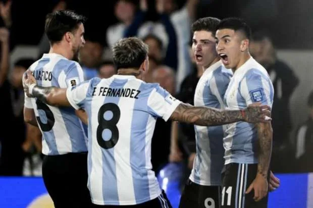 ميسي يتواجد في تشكيل الأرجنتين لتصفيات كأس العالم.. وغيابات ملحوظة. ميسي يتواجد في تشكيل الأرجنتين لتصفيات كأس العالم.. وغيابات ملحوظة.