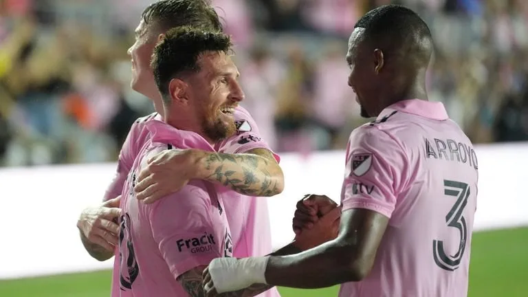 ميسي يقود إنتر ميامي لتحقيق التعادل أمام فيلادلفيا يونيون في الدوري الأمريكي ميسي يقود إنتر ميامي لتحقيق التعادل أمام فيلادلفيا يونيون في الدوري الأمريكي