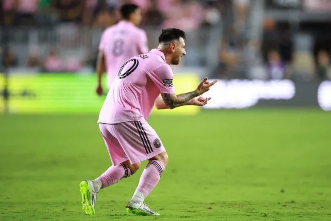ميسي يقود إنتر ميامي لتحقيق انتصار على مونتريال في الدوري الأمريكي لكرة القدم ميسي يقود إنتر ميامي لتحقيق انتصار على مونتريال في الدوري الأمريكي لكرة القدم