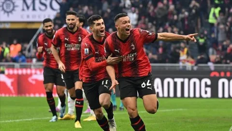 ميلان يقلب الطاولة على جنوى بالدوري الإيطالي