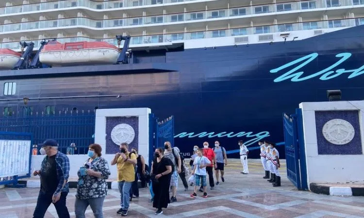 ميناء الإسكندرية يستقبل سفينتين سياحيتين كبيرتين تحملان أكثر من 6500 زائر ميناء الإسكندرية يستقبل سفينتين سياحيتين كبيرتين تحملان أكثر من 6500 زائر
