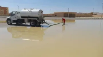 تكثيف أعمال إزالة مياه السيول من مدينة الحسنة بشمال سيناء