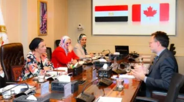 مصر تعرض رؤيتها للتحول الأخضر والتوعية بالتلوث البلاستيكي خلال لقاء مع السفير الكندي