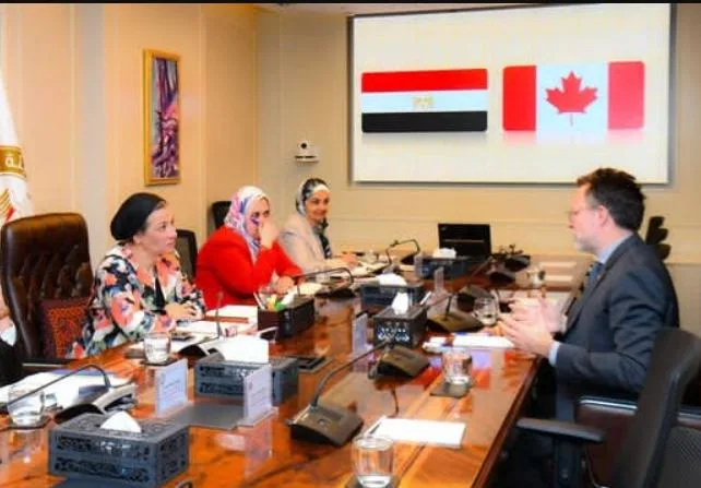 مصر تعرض رؤيتها للتحول الأخضر والتوعية بالتلوث البلاستيكي خلال لقاء مع السفير الكندي مصر تعرض رؤيتها للتحول الأخضر والتوعية بالتلوث البلاستيكي خلال لقاء مع السفير الكندي