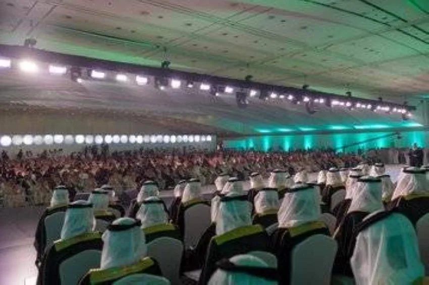 نائب أمير الرياض يشرف على مراسم تخرج الدفعة الثلاثين من طلاب مدارس الملك فيصل نائب أمير الرياض يشرف على مراسم تخرج الدفعة الثلاثين من طلاب مدارس الملك فيصل