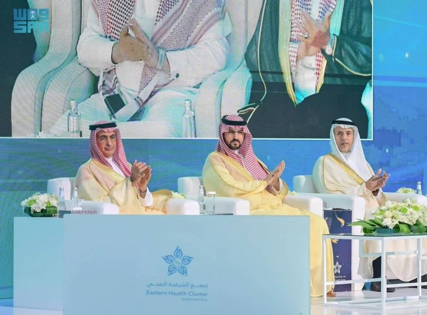 نائب أمير المنطقة الشرقية يشرف على حفل تخرج أكثر من 600 طالب وطالبة من منتسبي تجمع الشرقية الصحي نائب أمير المنطقة الشرقية يشرف على حفل تخرج أكثر من 600 طالب وطالبة من منتسبي تجمع الشرقية الصحي