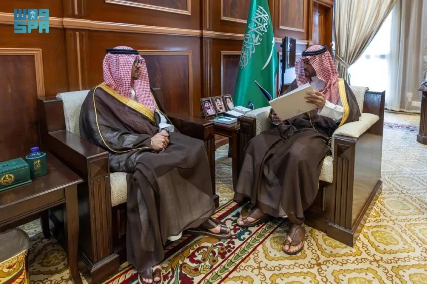 نائب أمير حائل يستعرض التقرير السنوي لهيئة تطوير المنطقة