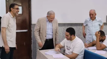 نائب رئيس جامعة حلوان والأمين العام للجامعة الأهلية يراقبان امتحانات نهاية العام