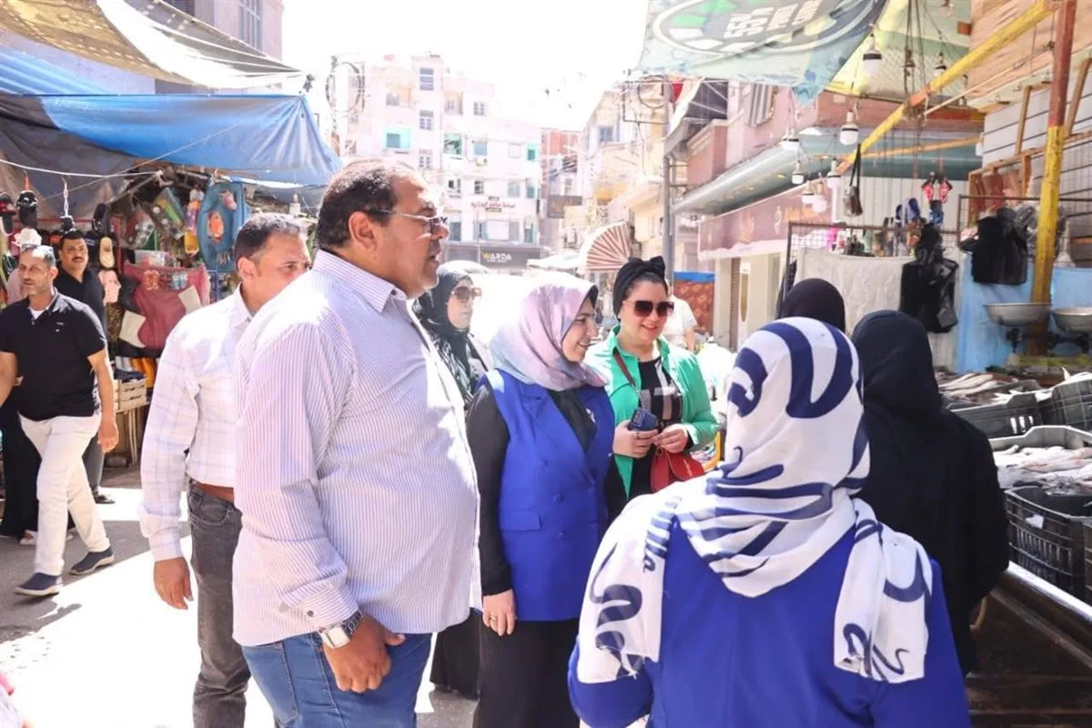 نائب محافظ دمياط تتابع ضبط أسعار الأسماك والسلع في جولة ميدانية