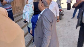 نائب محافظ دمياط تفاجئ مخبز بلدي في كفر البطيخ (صور)