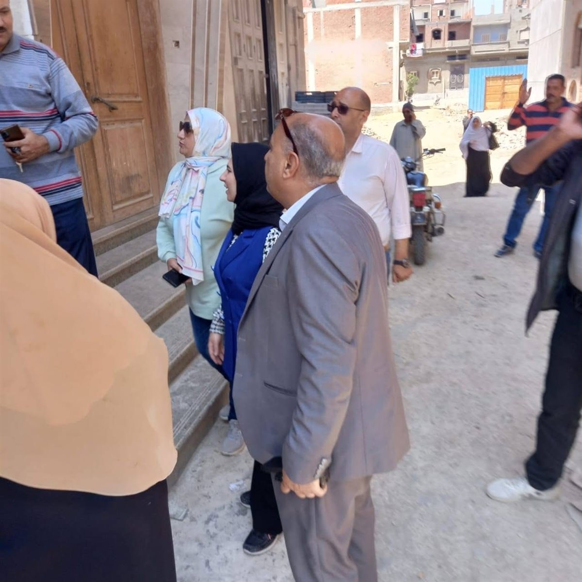 نائب محافظ دمياط تفاجئ مخبز بلدي في كفر البطيخ (صور)