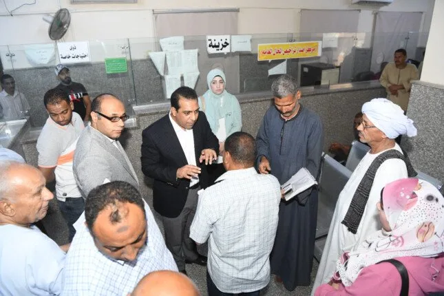 نائب محافظ قنا يتفقد المركز التكنولوجي ويؤكد على تحسين الخدمات المقدمة للمواطنين