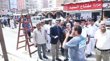 نائب محافظ مطروح يتولى قيادة حملة لإزالة الإشغالات في وسط مدينة مرسى مطروح