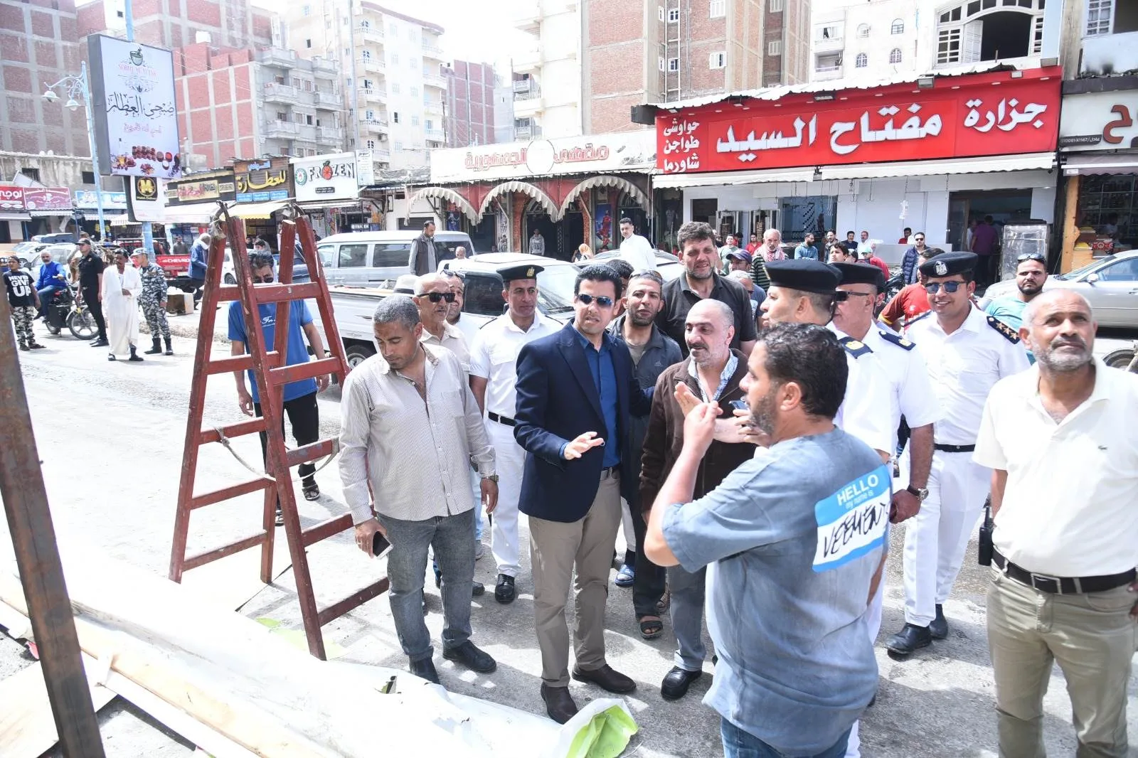 نائب محافظ مطروح يتولى قيادة حملة لإزالة الإشغالات في وسط مدينة مرسى مطروح نائب محافظ مطروح يتولى قيادة حملة لإزالة الإشغالات في وسط مدينة مرسى مطروح