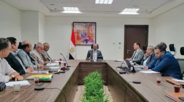 نائب وزير الإسكان يستعرض التقدم في مشروع إنشاء محطة مياه منشأة القناطر