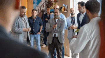 نائب وزير الثقافة يتوجه إلى جناح السعودية في مهرجان كان ويلتقي بمخرجي الأفلام السعوديين