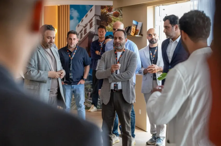 نائب وزير الثقافة يتوجه إلى جناح السعودية في مهرجان كان ويلتقي بمخرجي الأفلام السعوديين نائب وزير الثقافة يتوجه إلى جناح السعودية في مهرجان كان ويلتقي بمخرجي الأفلام السعوديين