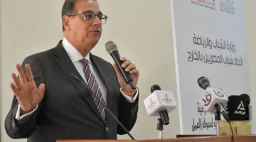 نائب وزير الخارجية يحذر الشباب: لن تجد الدولار واليورو في الشوارع