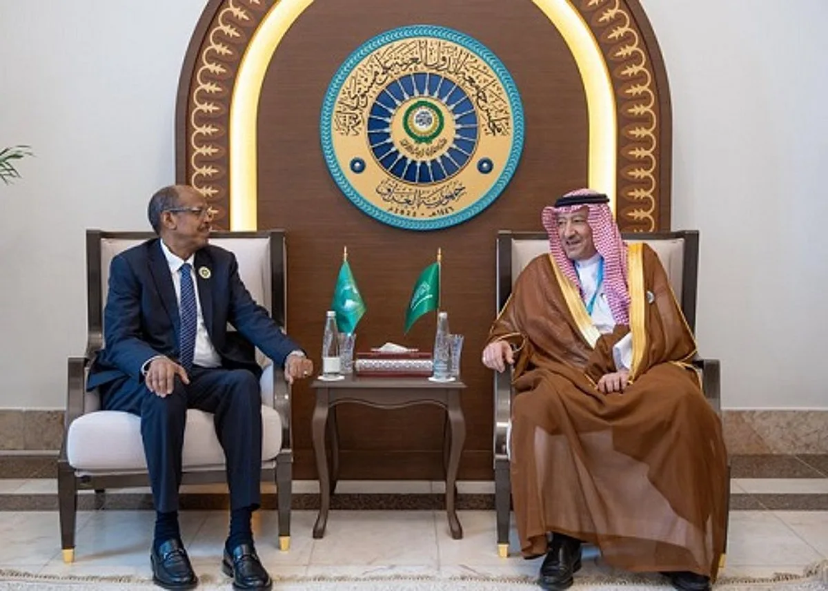نائب وزير الخارجية يناقش طرق تحسين العلاقات مع رئيس مفوضية الاتحاد الأفريقي نائب وزير الخارجية يناقش طرق تحسين العلاقات مع رئيس مفوضية الاتحاد الأفريقي